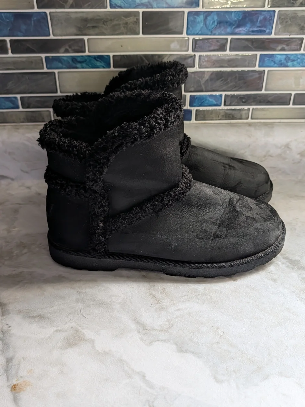 Women's Black Faux Shearling Winter Slippers Booties